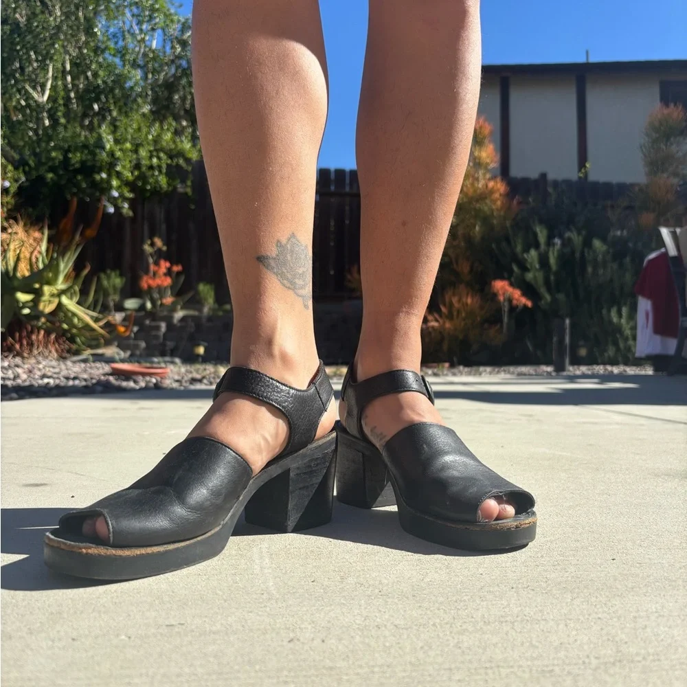 Heels - Picture 6 of 9